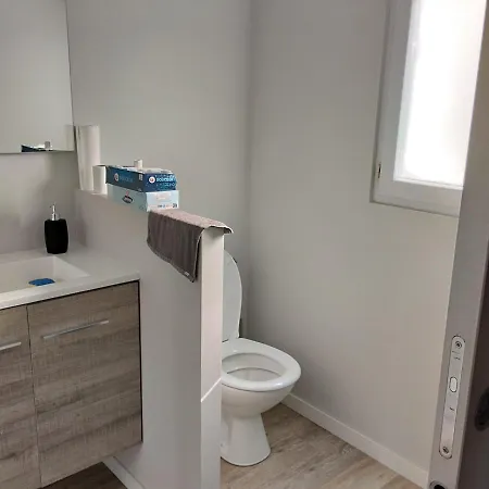 Attenant A La Maison Principale Appartement *