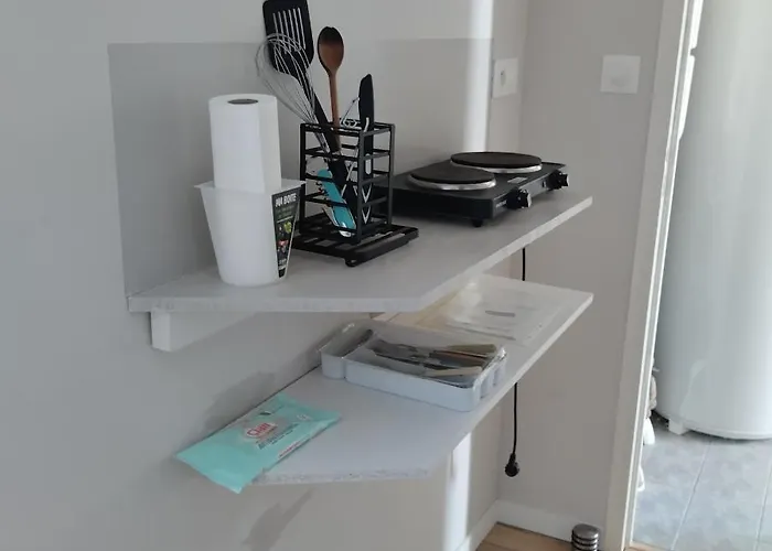 Attenant A La Maison Principale דירה